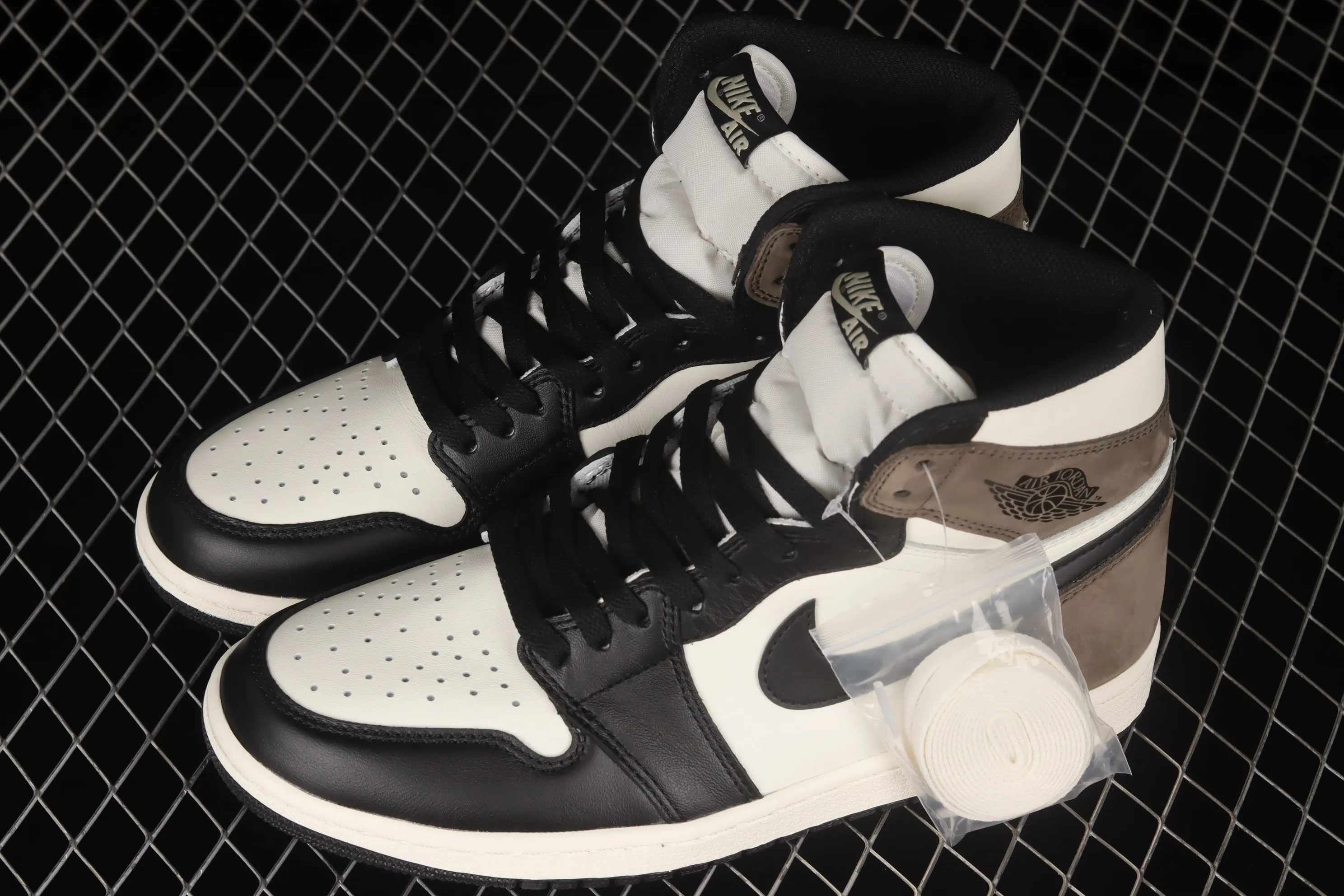 All categories Air Jordan Jordan series basketball shoes Air Jordan 1 High Foreign trade version Air Jordan 1 High OG "Dark Mocha" AJ1 Joe 1 small barb 555088-105